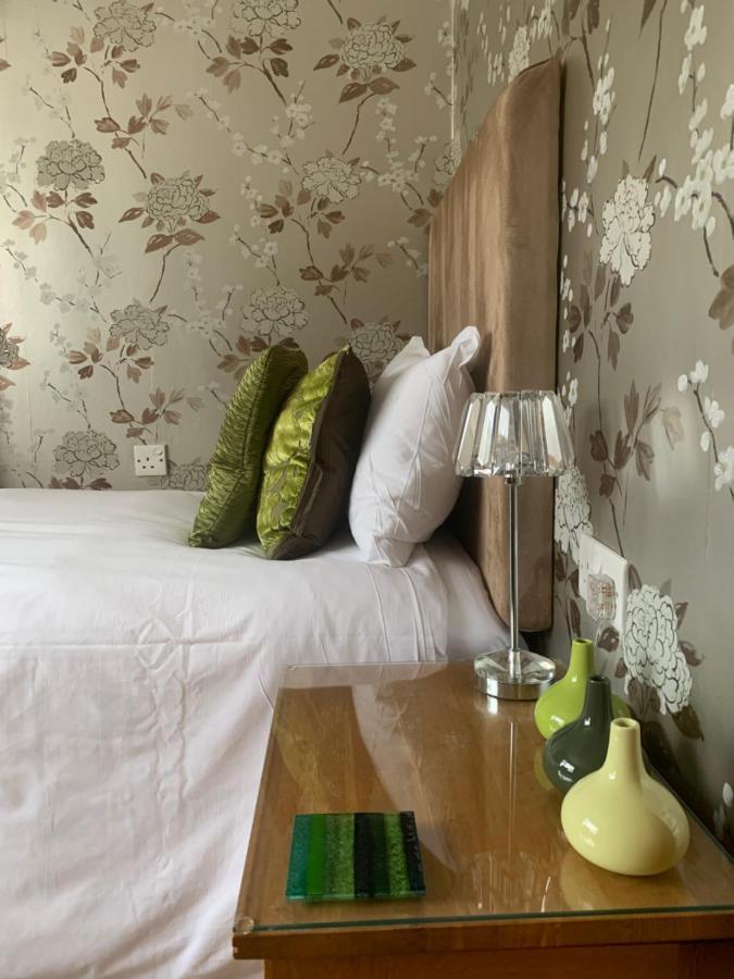 Ramsey House - Luxury Licensed B&B - Parking And Guest Lounge 圣大卫 外观 照片