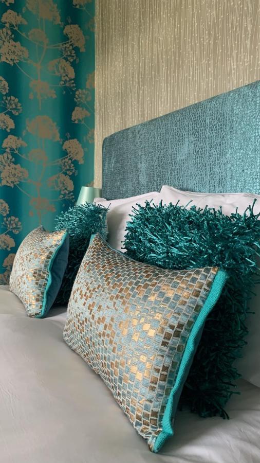 Ramsey House - Luxury Licensed B&B - Parking And Guest Lounge 圣大卫 外观 照片