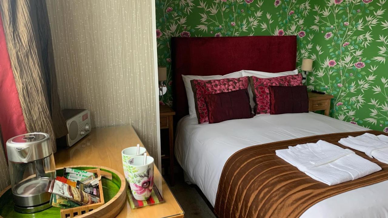 Ramsey House - Luxury Licensed B&B - Parking And Guest Lounge 圣大卫 外观 照片