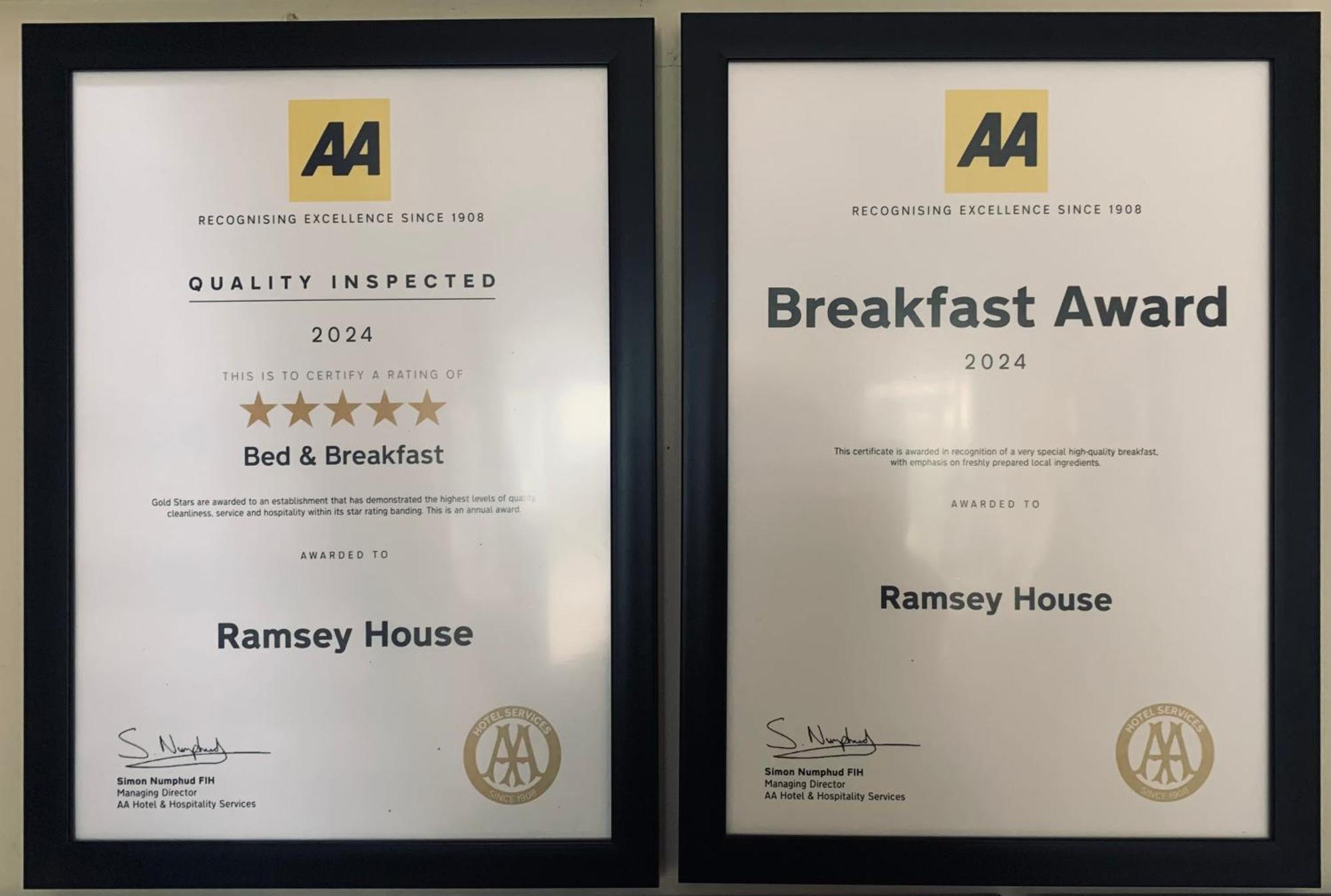 Ramsey House - Luxury Licensed B&B - Parking And Guest Lounge 圣大卫 外观 照片